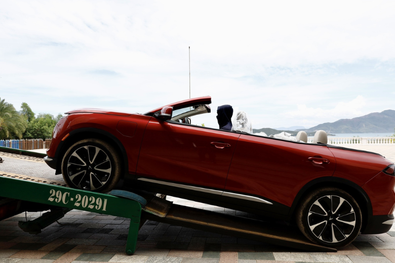 VinFast VF 8 'mui trần' xuất hiện tại Việt Nam 2 14.2.1