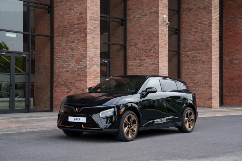 VinFast VF7: Giá 1 tỷ, sức mạnh 349HP ngang ngửa xe sang 1 VinFast VF7 Plus hoàn toàn có thể sánh ngang với các mẫu xe sang từ những thương hiệu danh tiếng như BMW, Audi, và Range Rover