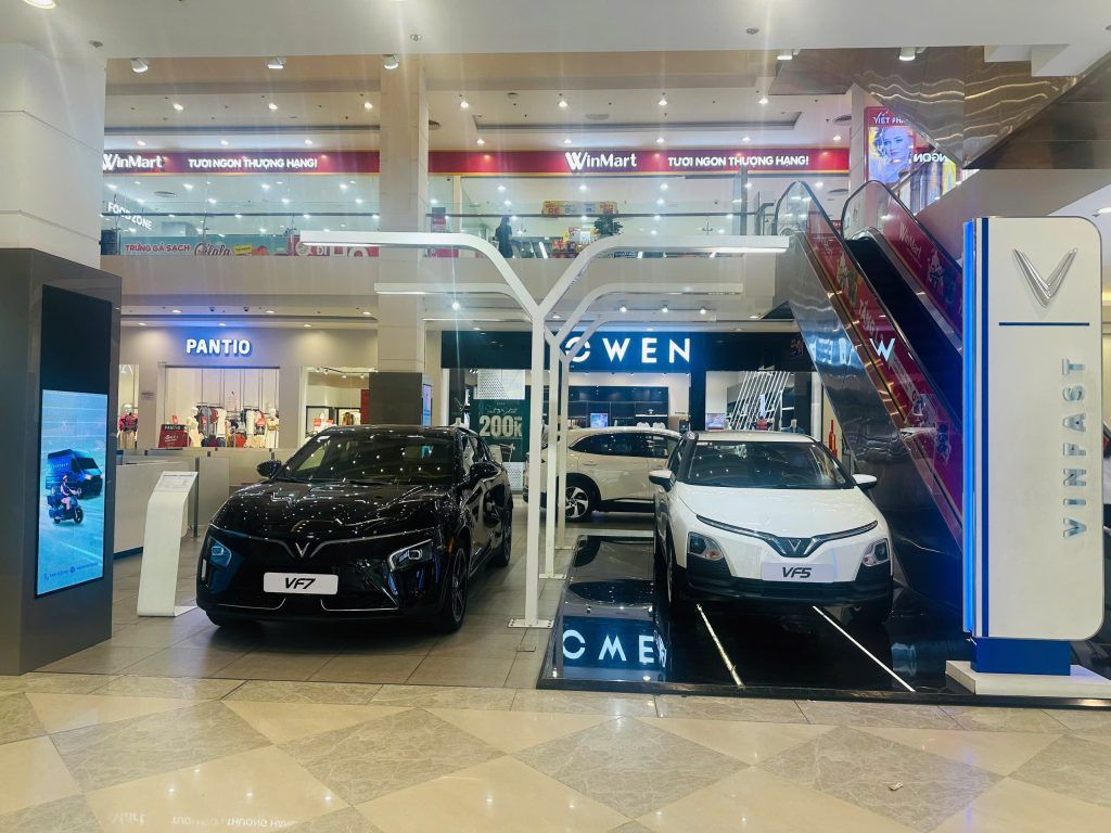 Ghé thăm showroom VinFast Đồng Tháp - Rinh ngay xế yêu về nhà 2 Showroom VinFast Đồng Tháp được thiết kế ở vị trí sang trọng, dễ dàng nhận thấy
