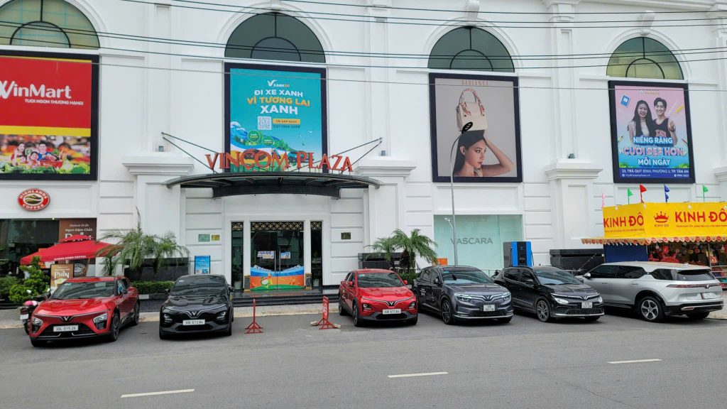 Showroom VinFast Vĩnh Long: Địa chỉ uy tín trải nghiệm xe Việt 1 Showroom VinFast Vĩnh Long được thiết kế bên trong Vincom Plaza Vĩnh Long