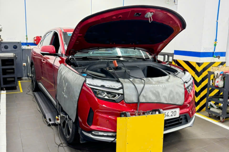 Xưởng Dịch Vụ VFX: Sửa chữa, bảo dưỡng ô tô điện VinFast 2 Cập nhật phần mềm, kiểm tra sửa chữa hệ thống điện cao áp tại xưởng