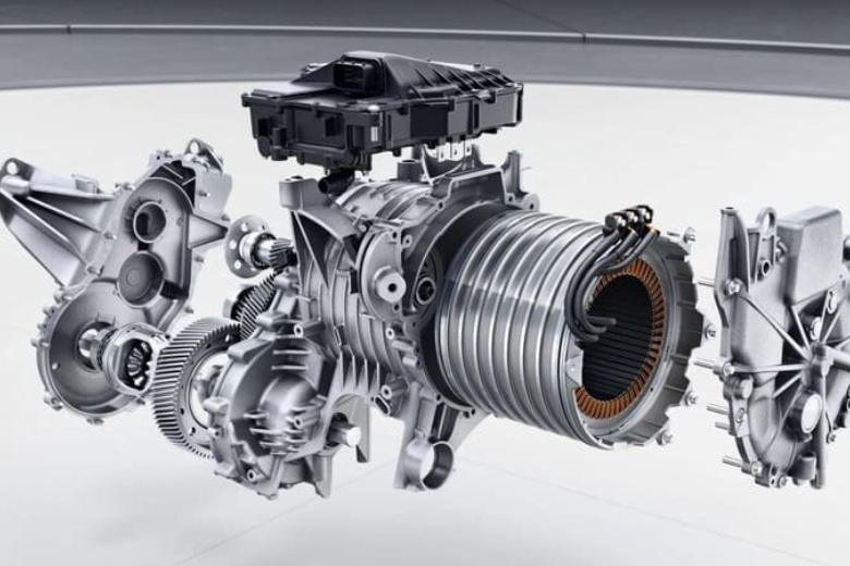 Xe ô tô điện là gì? Tìm hiểu về cấu tạo, cách thức hoạt động chi tiết 2 Động cơ điện có nhiệm vụ cung cấp năng lượng để quay các bánh xe