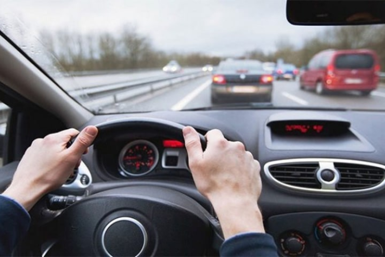 Quy định về khoảng cách an toàn khi lái xe ô tô 3 Khi xe di chuyển với tốc độ từ 60 km/h trở lên, tài xế chỉ cần tuân theo quy định hiện hành