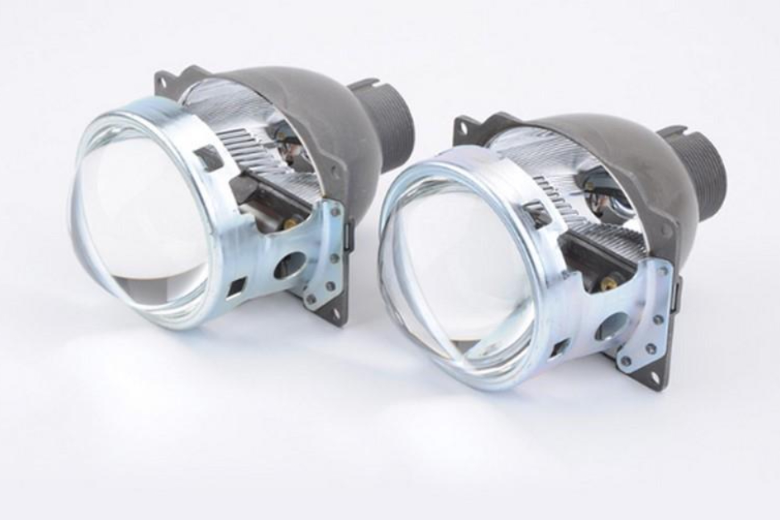 Các loại đèn pha ô tô nâng cấp chủ xe cần biết 4 Nâng cấp đèn pha ô tô với bi xenon hoặc bi Led