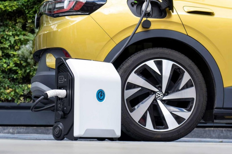 8 lưu ý quan trọng khi chọn mua thiết bị định vị cho xe ô tô 3 Pin dự phòng là một tính năng rất hữu ích khi chọn mua định vị ô tô