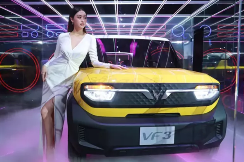 Nội thất VF 3: Không gian tối ưu - Thoải mái cho 4 người 4 Chiếc xe này không chỉ có thiết kế hiện đại mà còn sở hữu động cơ mạnh mẽ và công nghệ tiên tiến