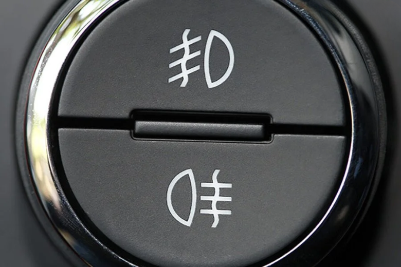 Các loại đèn pha ô tô nâng cấp chủ xe cần biết 6 Cách bật/tắt đèn sương mù