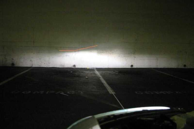 Sử dụng nút điều chỉnh chùm sáng đèn pha cho đúng và hiệu quả? 5 điều chỉnh đèn pha bên tài trước, đảm bảo rằng chiều cao và độ chụm đều đạt tiêu chuẩn