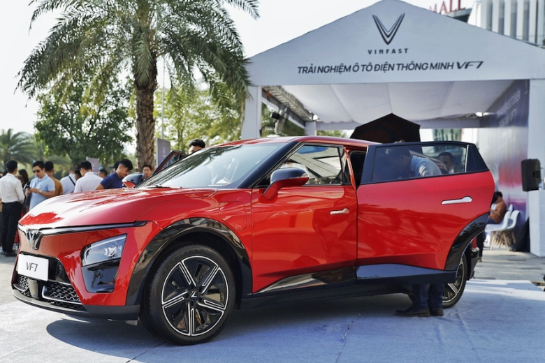 Trải nghiệm lái thử VinFast VF7 tại Showroom Long An 4 đội ngũ chuyên nghiệp luôn có mặt tại sự kiện để tư vấn và chia sẻ