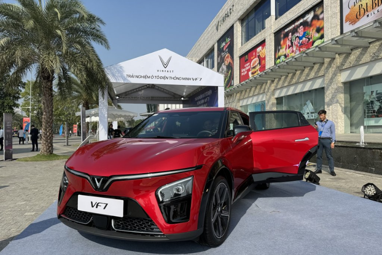 Trải nghiệm lái thử VinFast VF7 tại Showroom Long An 2 Trải nghiệm VinFast VF 7