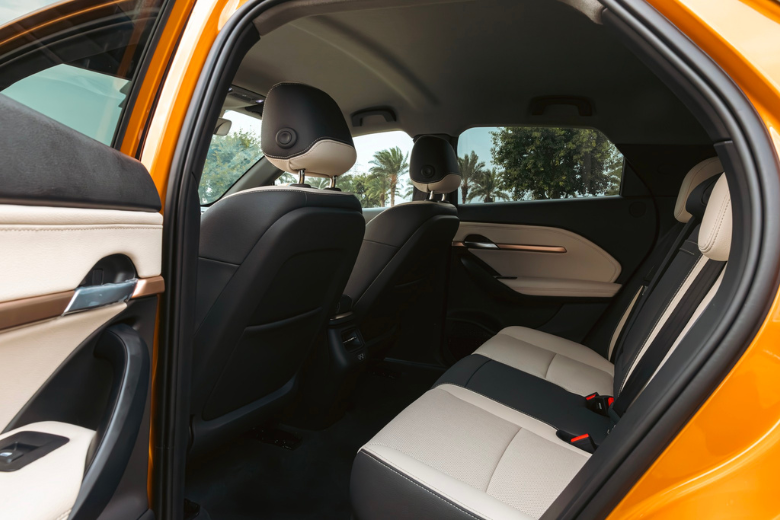 VinFast VF6 có gì mà "ăn đứt" các đối thủ cùng phân khúc B-SUV? 2 VF6 3