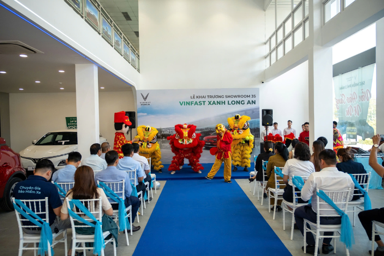 Khai trương Showroom VinFast 3S Bến Lức lớn nhất Long An 8 42