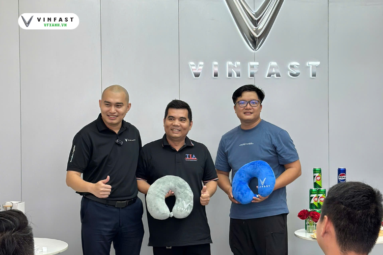 Hành trình lái đam mê: Chạm cảm xúc cùng sự kiện Offline VF3 5 308