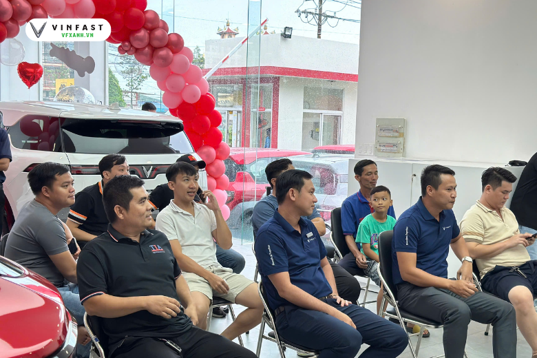 Hành trình lái đam mê: Chạm cảm xúc cùng sự kiện Offline VF3 4 310 1