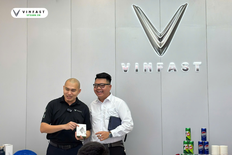 Hành trình lái đam mê: Chạm cảm xúc cùng sự kiện Offline VF3 8 313