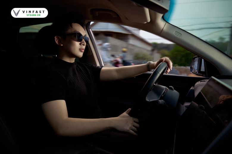 MC Phan Trung Hậu trải nghiệm VinFast VF8 tại Novaworld Phan Thiết 6 318