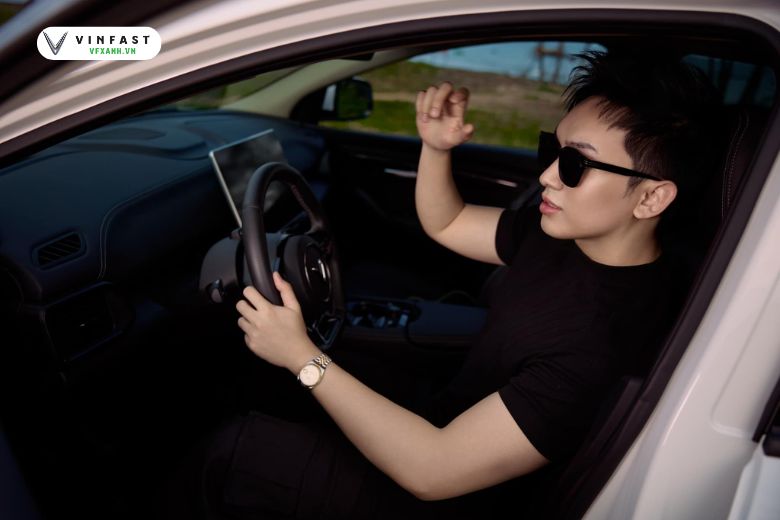 MC Phan Trung Hậu trải nghiệm VinFast VF8 tại Novaworld Phan Thiết 5 320