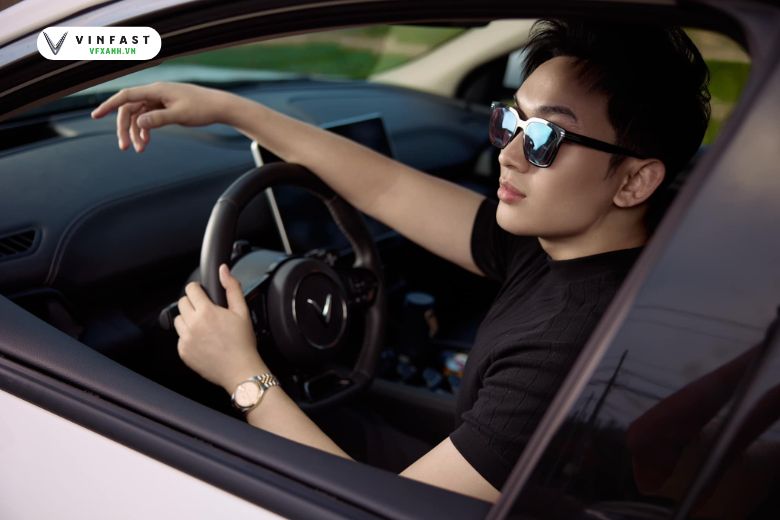 MC Phan Trung Hậu trải nghiệm VinFast VF8 tại Novaworld Phan Thiết 4 321