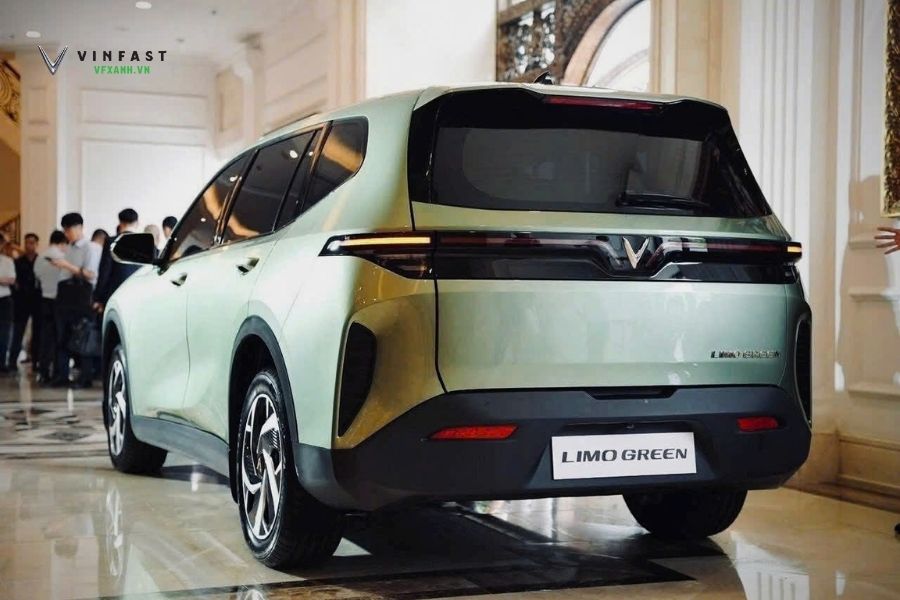 VinFast Limo Green mẫu MPV mới toanh từ VinFast lộ diện ngoài đời thực 5 455