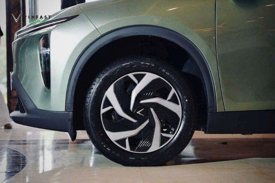 VinFast Limo Green mẫu MPV mới toanh từ VinFast lộ diện ngoài đời thực 8 Loc Blog Xe 2025 06 09T160734.173