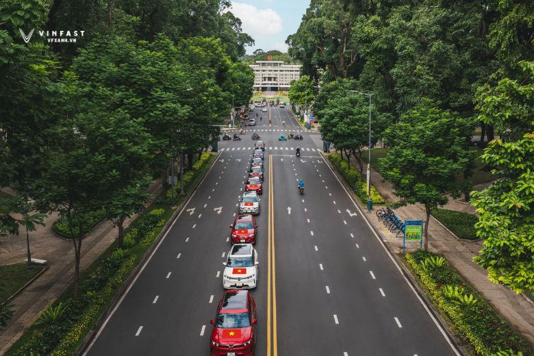 VinFast tặng 100.000 decal Quốc kỳ mừng Đại lễ 80 năm Quốc khánh 3 161