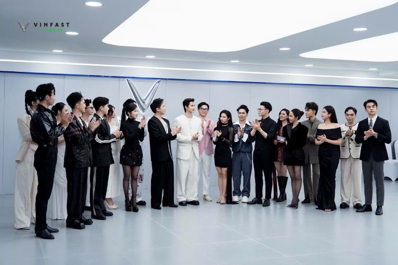 Kan Hy chiến thắng thử thách quảng bá VinFast Limo Green tại VFX 5 168