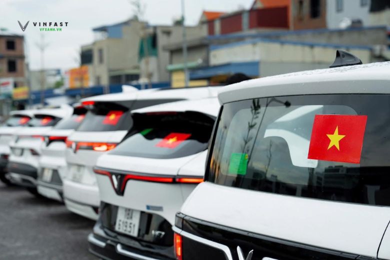 VinFast tặng 100.000 decal Quốc kỳ mừng Đại lễ 80 năm Quốc khánh 5 Loc Blog xe 4