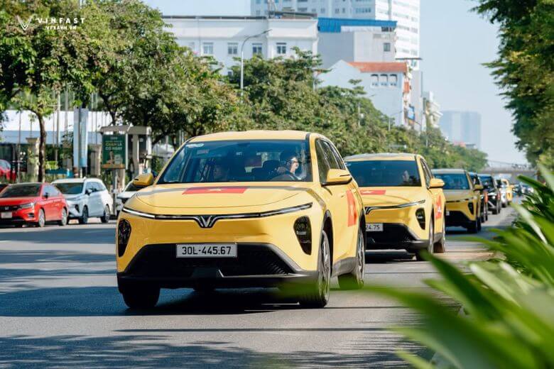 Bàn giao 250 xe VinFast Limo Green đồng loạt toàn quốc 4 380