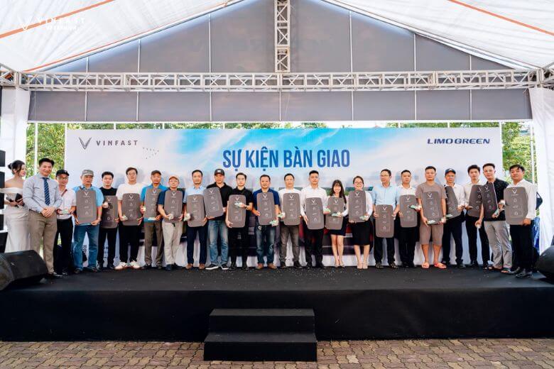 Bàn giao 250 xe VinFast Limo Green đồng loạt toàn quốc 1 Loc Blog xe 10