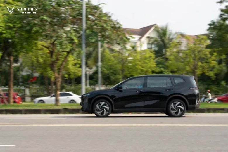 VinFast Limo Green MPV 7 thuần điện chủ lực từ VinFast gia nhập dịch vụ Xanh SM Limo 3 479