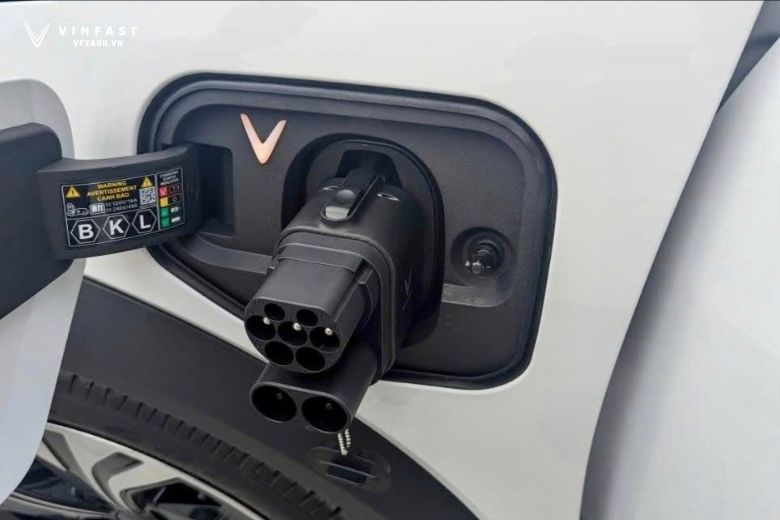 So sánh điểm khác biệt giữa Xe VF6 bản Mỹ và bản thương mại tại Việt Nam? 4 499 3