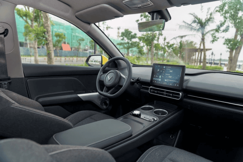 Công nghệ trên VinFast VF MPV 7 có gì nổi bật trong phân khúc MPV? 3 cong nghe vinfast vf mpv 7 tro ly ao va ket noi hien dai