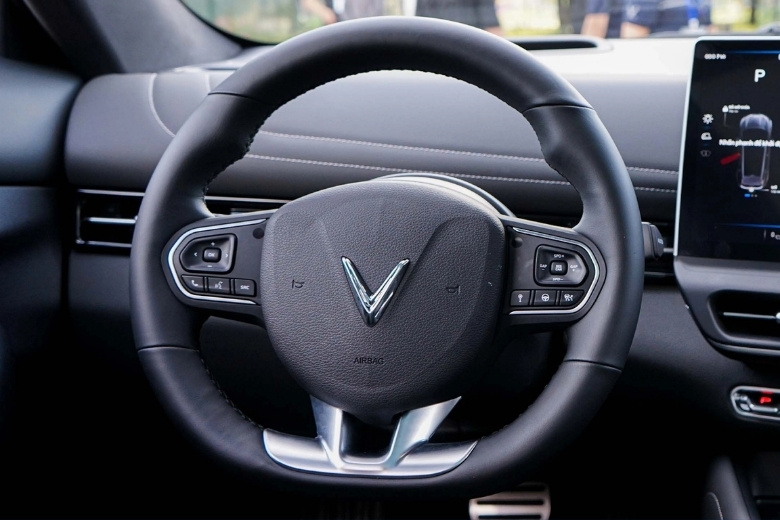 ADAS trên VinFast VF 7 hoạt động ra sao