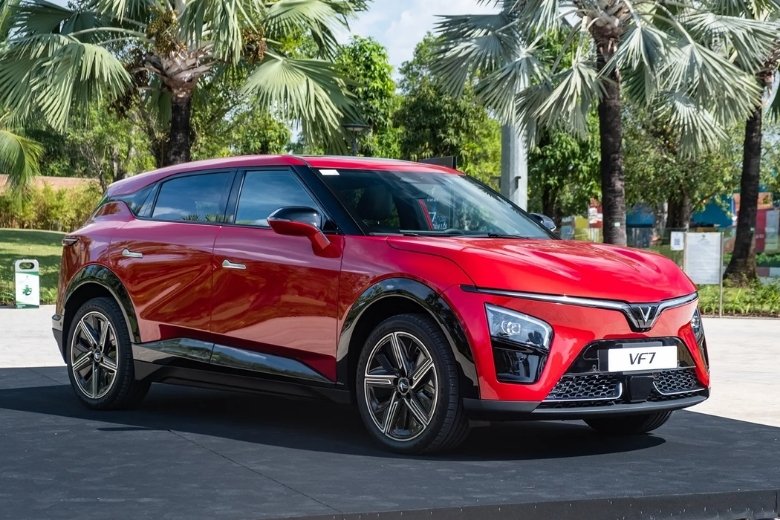 VinFast VF 7 vs SUV xăng hạng C