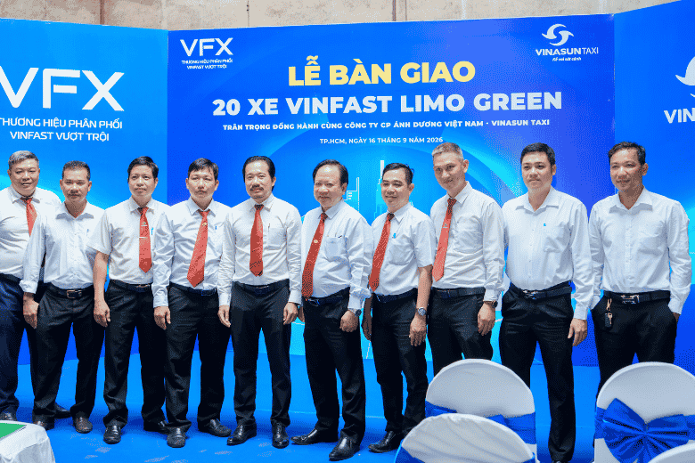 vinasun bo sung vinfast limo green vao doi xe taxi vfx 2 1