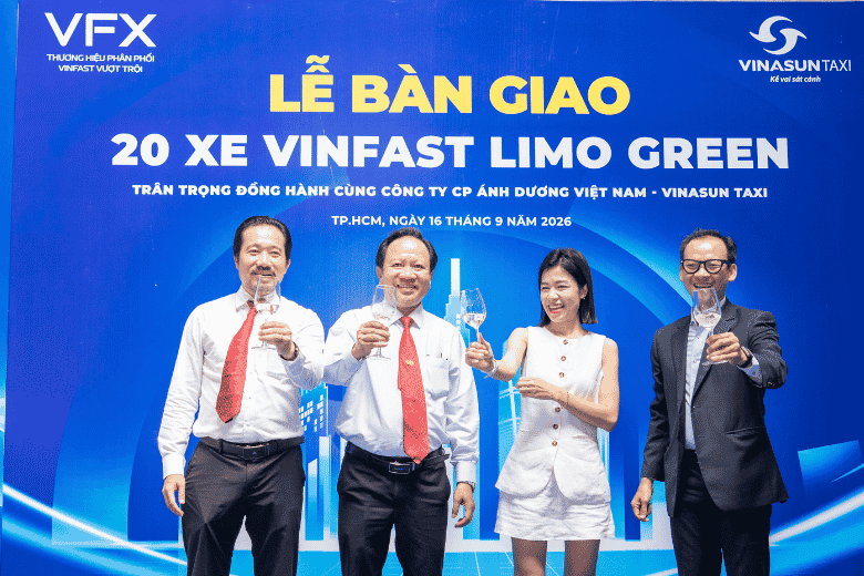 vinasun bo sung vinfast limo green vao doi xe taxi vfx 6
