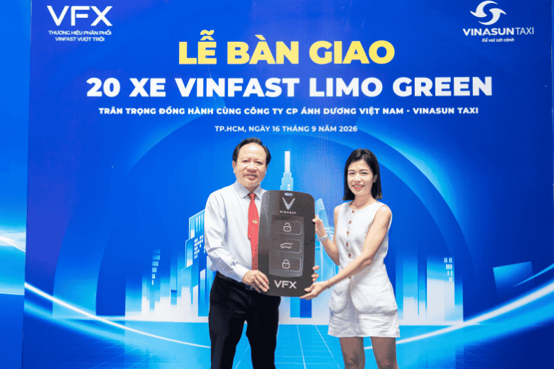 vinasun bo sung vinfast limo green vao doi xe taxi vfx 7
