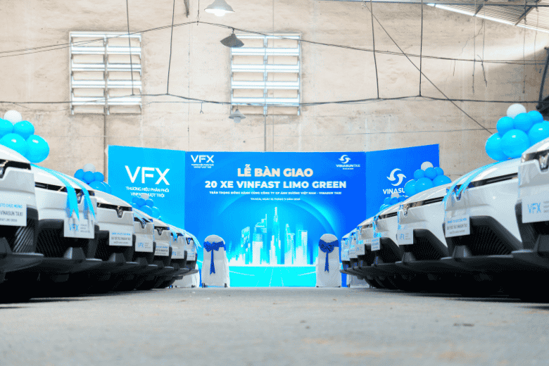 vinasun bo sung vinfast limo green vao doi xe taxi